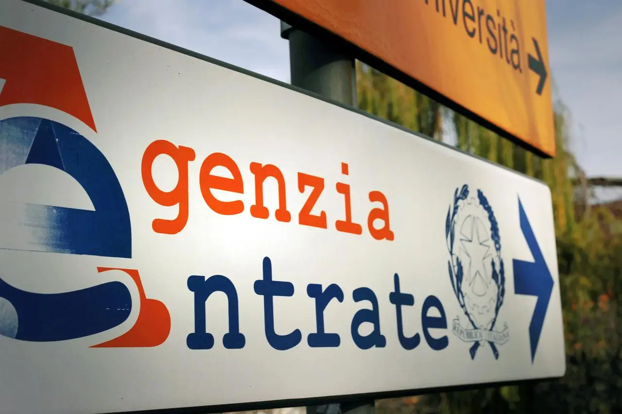 Stop ai contanti: conto bancario obbligatorio per tutti. Scattano i controlli a tappeto dell’Agenzia delle Entrate Immagine selezionata