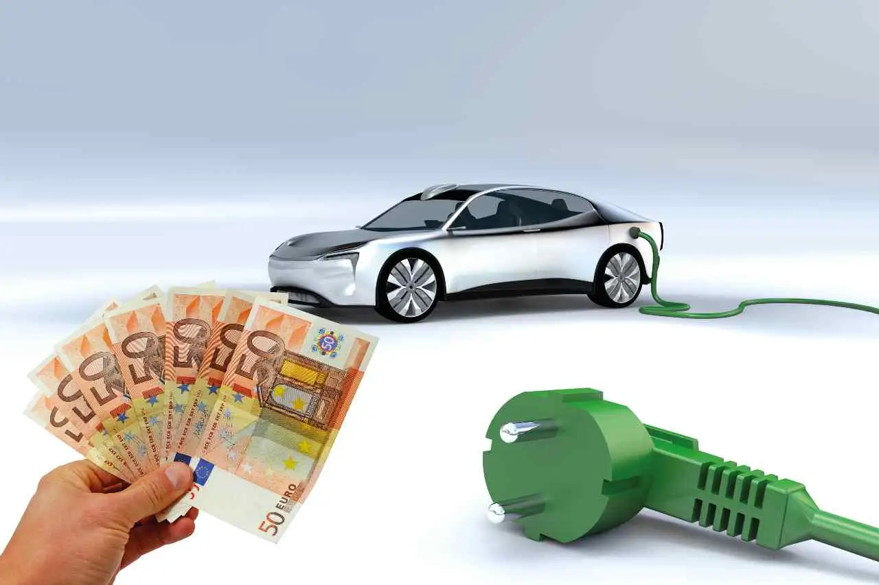 Auto elettriche: ecco perché oggi costano come un lusso di altri tempi? Immagine selezionata