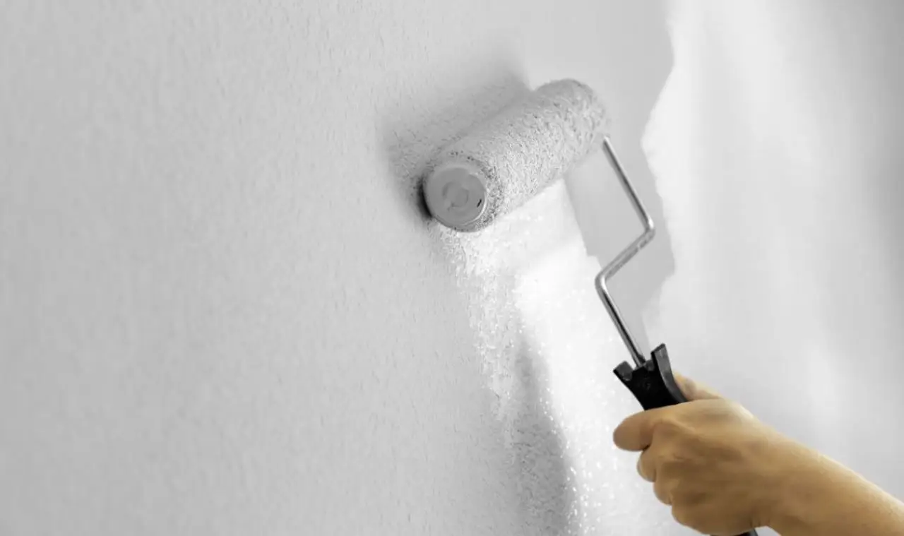 Pareti effetto wow senza fatica: ecco il trucco per dipingere anche con il gotelé Immagine selezionata