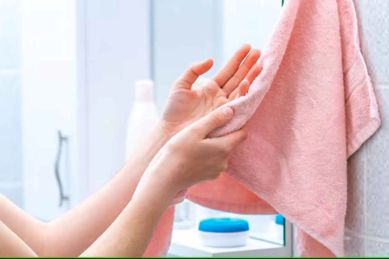 Asciugamani sporchi? Ecco ogni quanto dovresti davvero lavarli Immagine selezionata