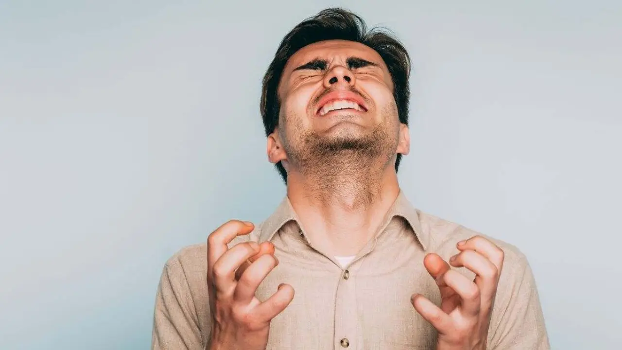 Non usare candeggina sui vestiti colorati: ecco cosa succede Non usare candeggina sui vestiti colorati: ecco cosa succede